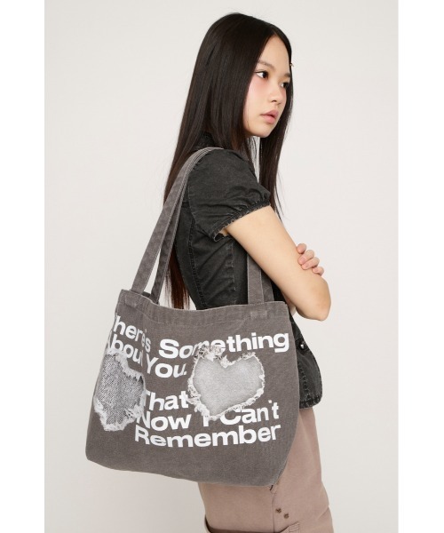 SLY(スライ)の「PRINTED DENIM TOTE BAG プリンテッドデニムトートバッグ 春服(トートバッグ・レディース・ライトブラック/ライトブルー・FREE)」の2枚目の写真