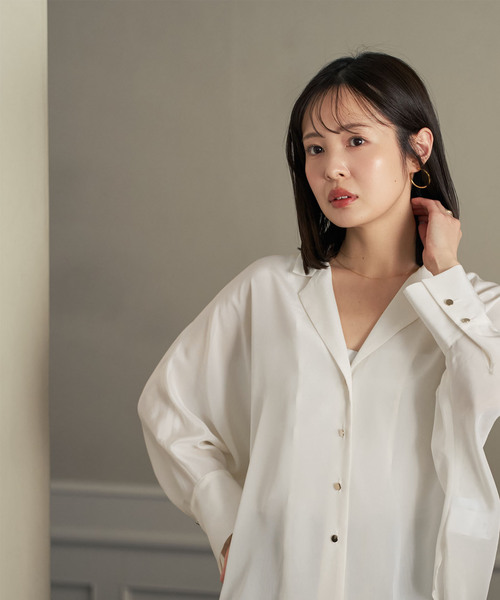 Noble（ノーブル）の「ゴールドボタンニュアンスシャツ（シャツ/ブラウス・レディース・モカ/ホワイト・FREE）」の4枚目の写真