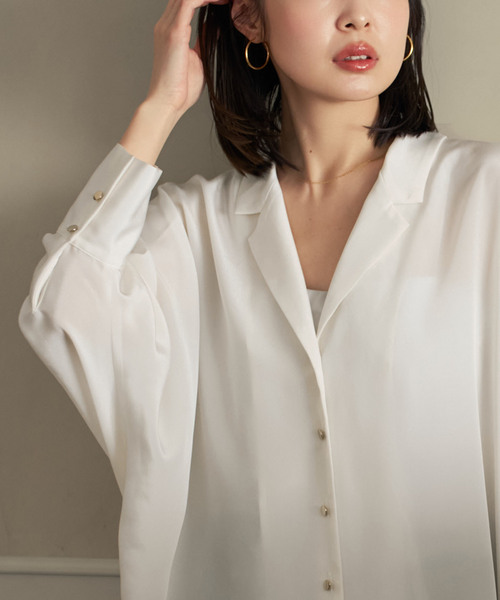 Noble（ノーブル）の「ゴールドボタンニュアンスシャツ（シャツ/ブラウス・レディース・モカ/ホワイト・FREE）」の5枚目の写真