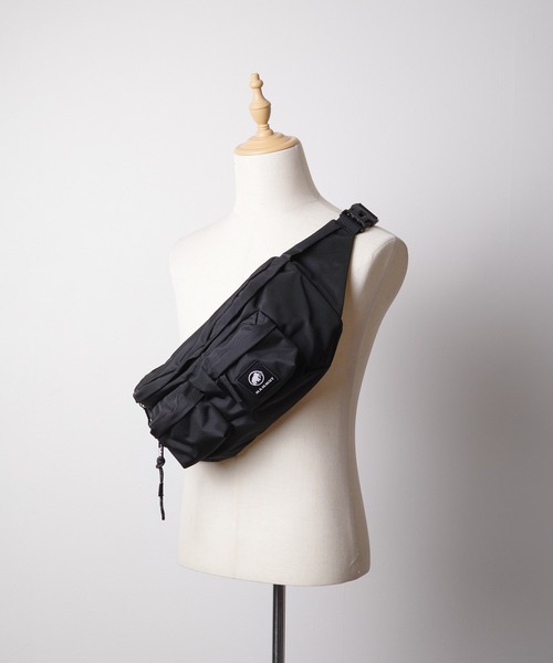 Mammut(マムート)の「★ MAMMUT (マムート)★Xeron 2.0 Waistpack JE Large(ボディバッグ/ウエストポーチ・メンズ・ブラック/オリーブ・FREE)」の4枚目の写真