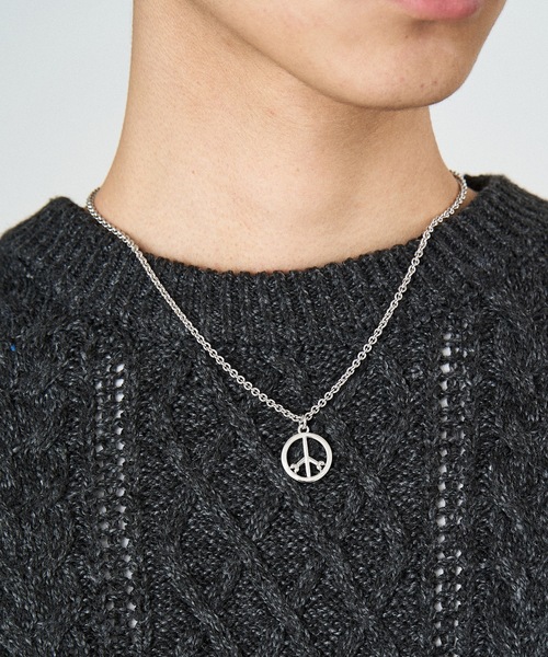 DISCOVERED(ディスカバード)の「BONE PEACE NECKLACE(ネックレス・メンズ・シルバー・FREE)」の1枚目の写真