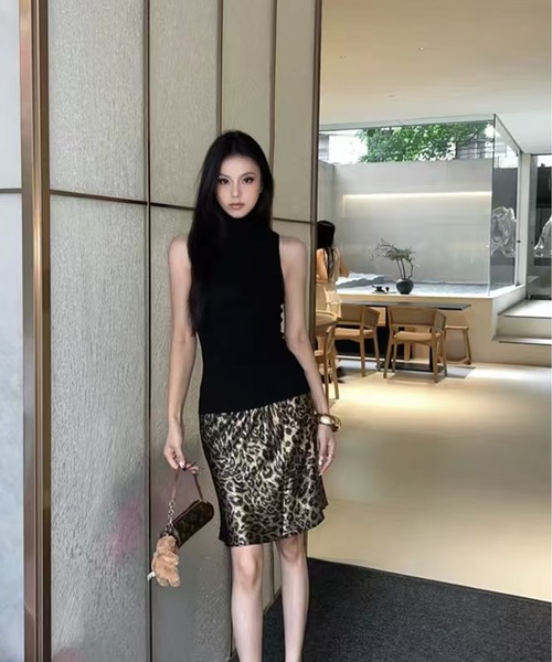 AsheKsha（アシクシャ）の「レトロなヒョウ柄スカート（スカート・レディース・ゴールド/シルバー・M/S）」の16枚目の写真