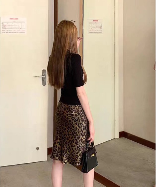 AsheKsha（アシクシャ）の「レトロなヒョウ柄スカート（スカート・レディース・ゴールド/シルバー・M/S）」の14枚目の写真