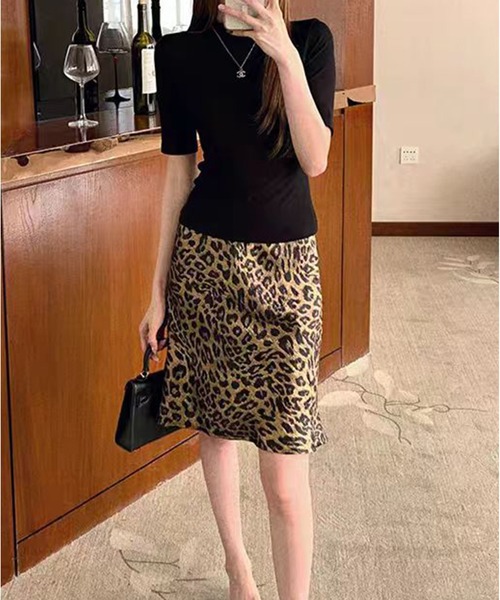 AsheKsha（アシクシャ）の「レトロなヒョウ柄スカート（スカート・レディース・ゴールド/シルバー・M/S）」の8枚目の写真