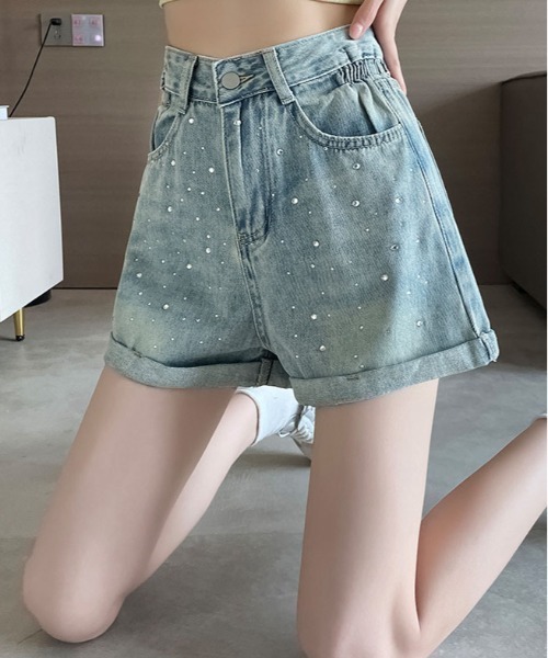 &soiree(アンドソワレ)の「ビジュー付きロールアップショートデニムパンツ(デニムパンツ・レディース・ブラック/ブルー・X-SMALL/SMALL/MEDIUM/LARGE/X-LARGE)」の3枚目の写真
