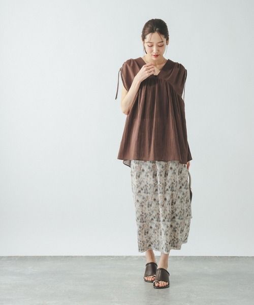 GLOBAL WORK(グローバルワーク)の「エアリーリラックスギャザーブラウス/636648(シャツ/ブラウス・レディース・ブラック/イエロー/ブラウン/オフホワイト・LARGE/MEDIUM)」の13枚目の写真