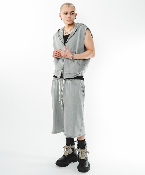 SHORT ROUND（ショートラウンド）の「SHORT ROUND/【26年春夏新作】ブリーチダメージスウェットショーツ（スウェットパンツ・メンズ・グレー/ブラック系その他・MEDIUM/LARGE）」の15枚目の写真