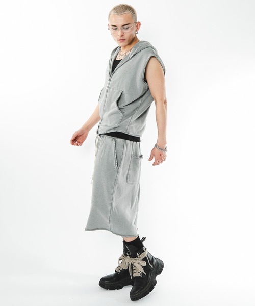 SHORT ROUND（ショートラウンド）の「SHORT ROUND/【26年春夏新作】ブリーチダメージスウェットショーツ（スウェットパンツ・メンズ・グレー/ブラック系その他・MEDIUM/LARGE）」の3枚目の写真