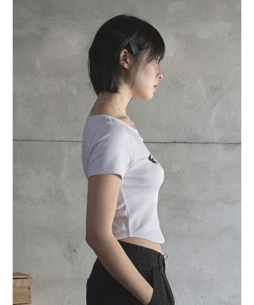 MURUA(ムルーア)の「【Opening Project】W Squareneck Cropped Symbol T Shirt(Tシャツ/カットソー・レディース・ホワイト・FREE)」の4枚目の写真