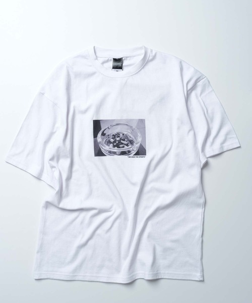 SHISKY(シスキー)の「グラフィック トランスファー BIG 半袖Tシャツ(Tシャツ/カットソー・メンズ・ホワイト系その他5/ホワイト系その他6/ホワイト系その他7/オフホワイト/ホワイト系その他2/ホワイト系その他4/ホワイト系その他/ホワイト系その他3/その他/その他1/その他2/その他3・S/M/L/XL)」の4枚目の写真