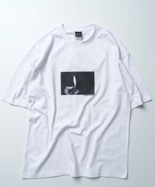 SHISKY(シスキー)の「グラフィック トランスファー BIG 半袖Tシャツ(Tシャツ/カットソー・メンズ・ホワイト系その他5/ホワイト系その他6/ホワイト系その他7/オフホワイト/ホワイト系その他2/ホワイト系その他4/ホワイト系その他/ホワイト系その他3/その他/その他1/その他2/その他3・S/M/L/XL)」の5枚目の写真