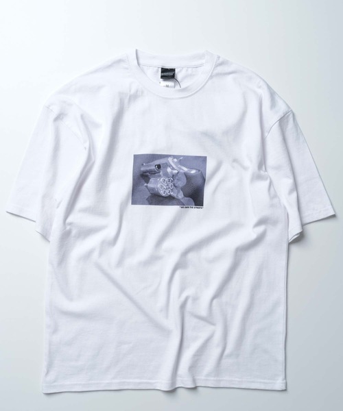 SHISKY(シスキー)の「グラフィック トランスファー BIG 半袖Tシャツ(Tシャツ/カットソー・メンズ・ホワイト系その他5/ホワイト系その他6/ホワイト系その他7/オフホワイト/ホワイト系その他2/ホワイト系その他4/ホワイト系その他/ホワイト系その他3/その他/その他1/その他2/その他3・S/M/L/XL)」の6枚目の写真