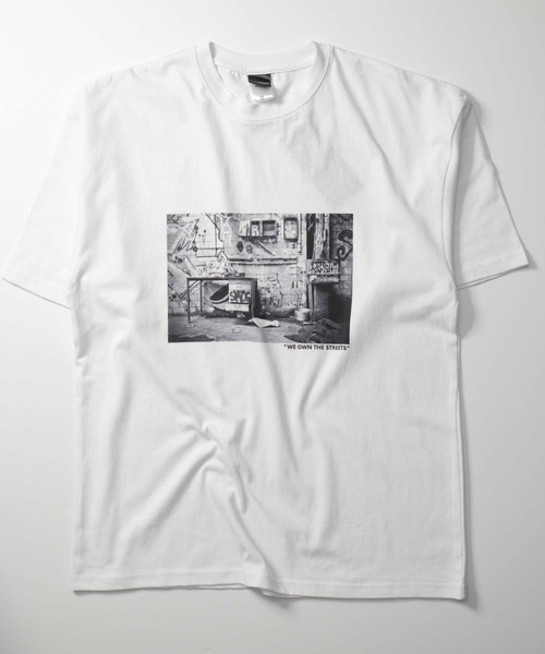 SHISKY(シスキー)の「グラフィック トランスファー BIG 半袖Tシャツ(Tシャツ/カットソー・メンズ・ホワイト系その他5/ホワイト系その他6/ホワイト系その他7/オフホワイト/ホワイト系その他2/ホワイト系その他4/ホワイト系その他/ホワイト系その他3/その他/その他1/その他2/その他3・S/M/L/XL)」の9枚目の写真
