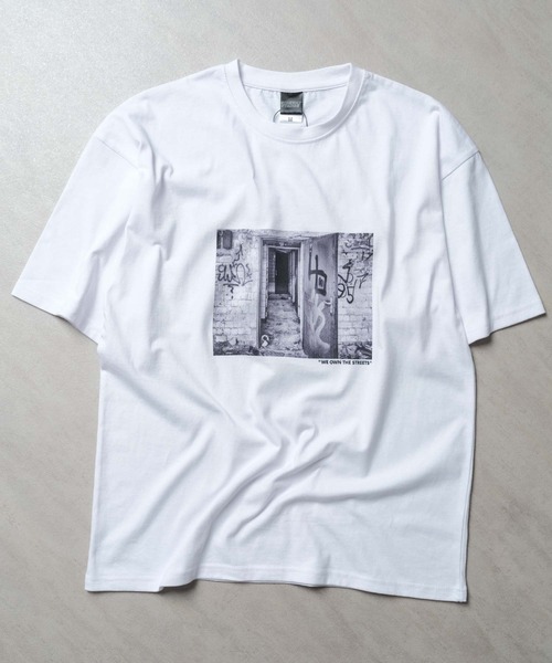 SHISKY(シスキー)の「グラフィック トランスファー BIG 半袖Tシャツ(Tシャツ/カットソー・メンズ・ホワイト系その他5/ホワイト系その他6/ホワイト系その他7/オフホワイト/ホワイト系その他2/ホワイト系その他4/ホワイト系その他/ホワイト系その他3/その他/その他1/その他2/その他3・S/M/L/XL)」の15枚目の写真