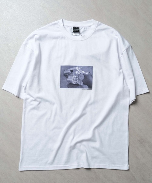 SHISKY(シスキー)の「グラフィック トランスファー BIG 半袖Tシャツ(Tシャツ/カットソー・メンズ・ホワイト系その他5/ホワイト系その他6/ホワイト系その他7/オフホワイト/ホワイト系その他2/ホワイト系その他4/ホワイト系その他/ホワイト系その他3/その他/その他1/その他2/その他3・S/M/L/XL)」の19枚目の写真