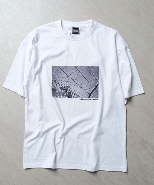 SHISKY(シスキー)の「グラフィック トランスファー BIG 半袖Tシャツ(Tシャツ/カットソー・メンズ・ホワイト系その他5/ホワイト系その他6/ホワイト系その他7/オフホワイト/ホワイト系その他2/ホワイト系その他4/ホワイト系その他/ホワイト系その他3/その他/その他1/その他2/その他3・S/M/L/XL)」の21枚目の写真