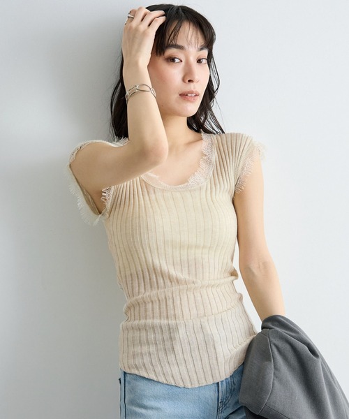 Futier land(フューティアランド)の「Uネックレースキャミソール(Tシャツ/カットソー・レディース・ブラック/ベージュ/ブルー・FREE)」の4枚目の写真