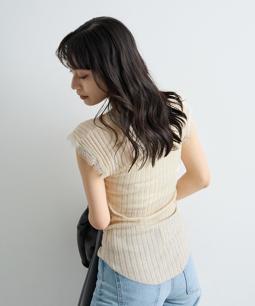 Futier land(フューティアランド)の「Uネックレースキャミソール(Tシャツ/カットソー・レディース・ブラック/ベージュ/ブルー・FREE)」の5枚目の写真