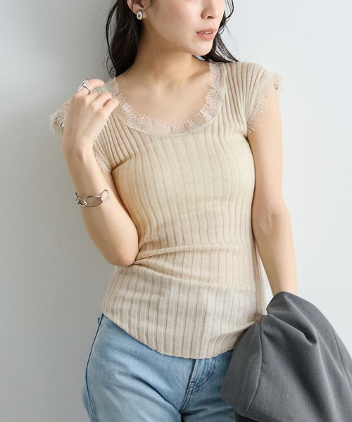 Futier land(フューティアランド)の「Uネックレースキャミソール(Tシャツ/カットソー・レディース・ブラック/ベージュ/ブルー・FREE)」の6枚目の写真