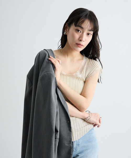 Futier land(フューティアランド)の「Uネックレースキャミソール(Tシャツ/カットソー・レディース・ブラック/ベージュ/ブルー・FREE)」の7枚目の写真