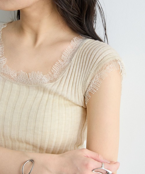 Futier land(フューティアランド)の「Uネックレースキャミソール(Tシャツ/カットソー・レディース・ブラック/ベージュ/ブルー・FREE)」の11枚目の写真