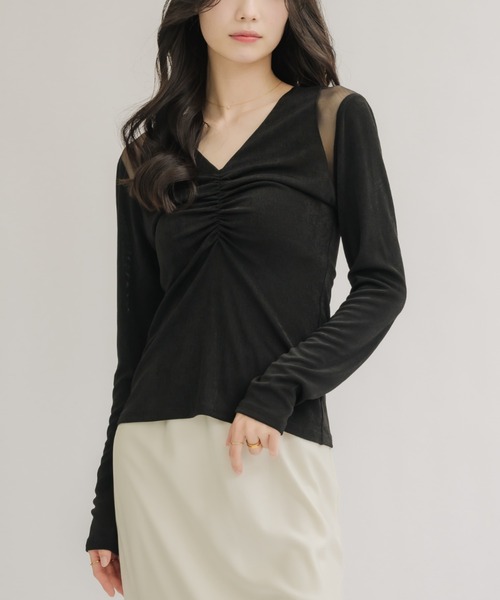 NEUNA(ヌナ)の「【さらっとした涼しい着心地◎】シアーショルダー フロントシャーリングトップス(Tシャツ/カットソー・レディース・ピンク/ブラック/アイボリー・FREE)」の4枚目の写真