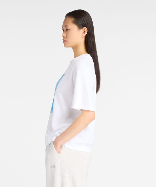 NEW BALANCE（ニューバランス）の「NB GREY フォトTシャツブルー（Tシャツ/カットソー・レディース・ホワイト・X-LARGE/LARGE/MEDIUM/SMALL）」の2枚目の写真