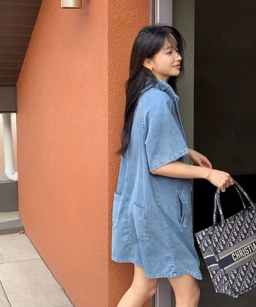 FAVORITO(ファヴォリート)の「スタンドカラーデニムワンピース(ワンピース・レディース・ライトブルー/ダークブルー・F)」の14枚目の写真