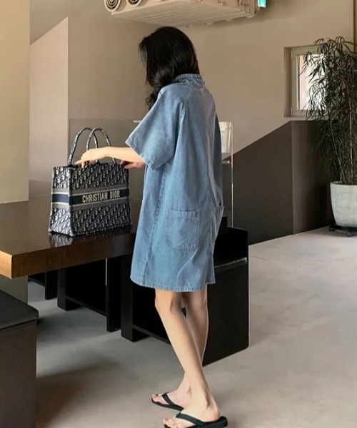 FAVORITO(ファヴォリート)の「スタンドカラーデニムワンピース(ワンピース・レディース・ライトブルー/ダークブルー・F)」の17枚目の写真