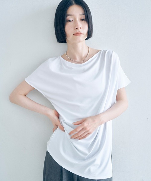 Obis&(オビスアンド)の「アシンメトリー ドレープTシャツ(Tシャツ/カットソー・レディース・ホワイト/ブラック・FREE)」の6枚目の写真