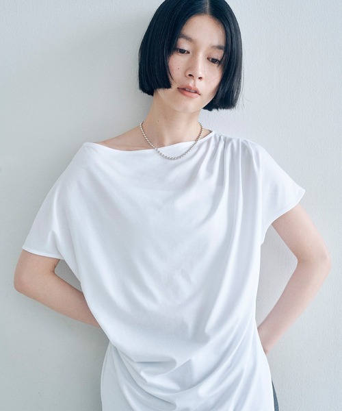 Obis&(オビスアンド)の「アシンメトリー ドレープTシャツ(Tシャツ/カットソー・レディース・ホワイト/ブラック・FREE)」の8枚目の写真
