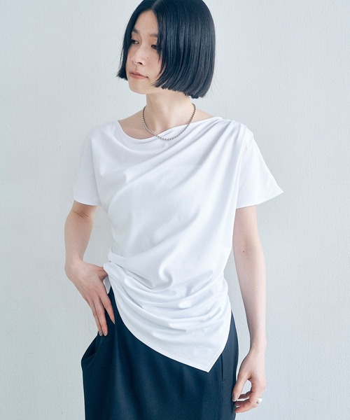 Obis&(オビスアンド)の「アシンメトリー ドレープTシャツ(Tシャツ/カットソー・レディース・ホワイト/ブラック・FREE)」の9枚目の写真