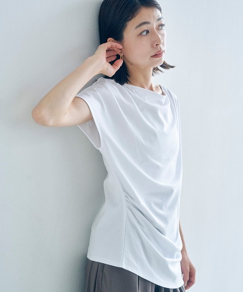 Obis&(オビスアンド)の「アシンメトリー ドレープTシャツ(Tシャツ/カットソー・レディース・ホワイト/ブラック・FREE)」の15枚目の写真