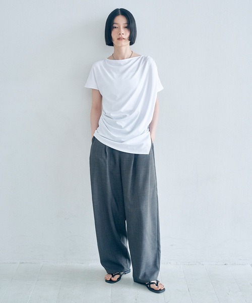 Obis&(オビスアンド)の「アシンメトリー ドレープTシャツ(Tシャツ/カットソー・レディース・ホワイト/ブラック・FREE)」の16枚目の写真