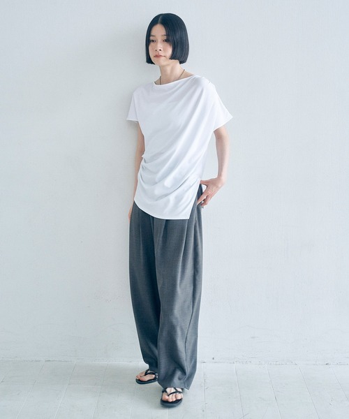 Obis&(オビスアンド)の「アシンメトリー ドレープTシャツ(Tシャツ/カットソー・レディース・ホワイト/ブラック・FREE)」の18枚目の写真