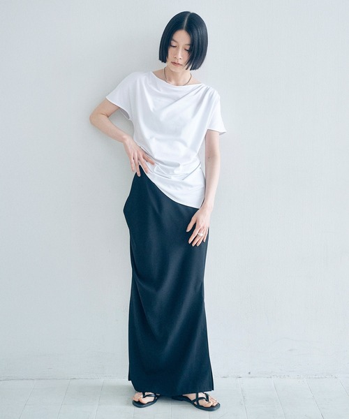 Obis&(オビスアンド)の「アシンメトリー ドレープTシャツ(Tシャツ/カットソー・レディース・ホワイト/ブラック・FREE)」の22枚目の写真