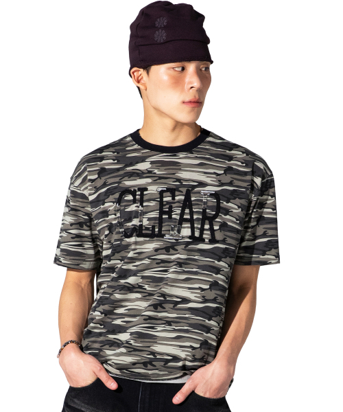XTONZ(エクストーンズ)の「XTT159 カットオフアプリケカモTシャツ (ブラック/カモ)(Tシャツ/カットソー・レディース・その他・SMALL/MEDIUM/LARGE/X-SMALL)」の2枚目の写真