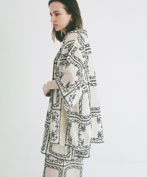 CLANE（クラネ）の「EMBROIDERY LACE BOX SHIRTS（シャツ/ブラウス・レディース・ホワイト/ブラック・2/1）」の4枚目の写真