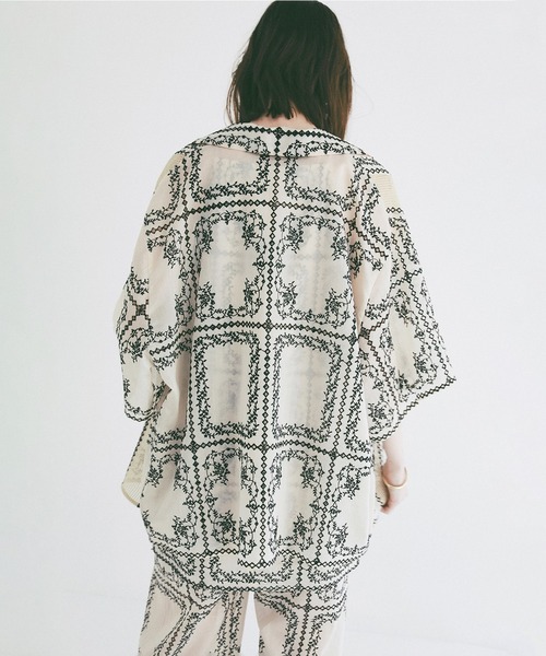 CLANE（クラネ）の「EMBROIDERY LACE BOX SHIRTS（シャツ/ブラウス・レディース・ホワイト/ブラック・2/1）」の5枚目の写真