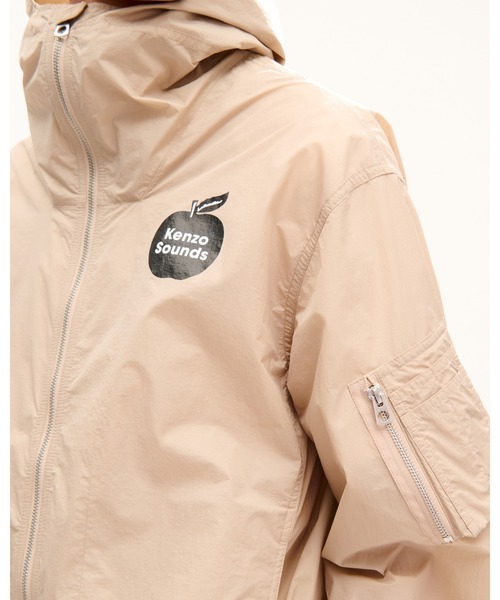 KENZO(ケンゾー)の「'KENZO Sounds' ショート ウインドブレーカー(ブルゾン・メンズ・ベージュ系その他2・MEDIUM/LARGE/X-LARGE/SMALL)」の1枚目の写真