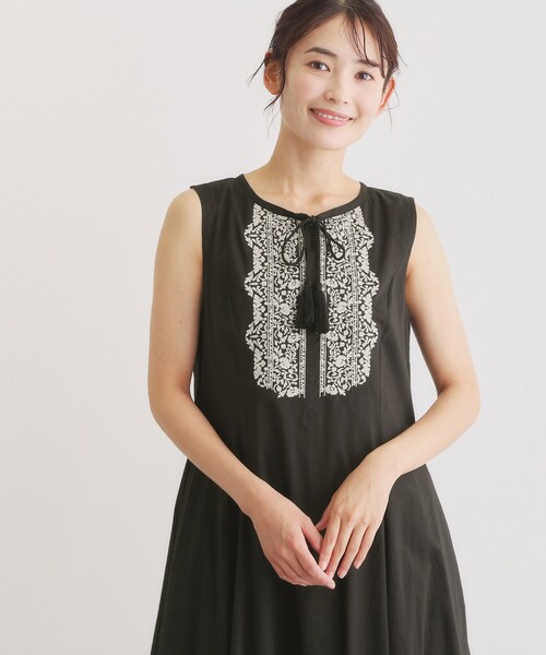LAURA ASHLEY（ローラアシュレイ）の「【コットン100％】刺繍入りワンピース（ワンピース・レディース・ブルー/ブラック/ブラウン系・38/40）」の4枚目の写真