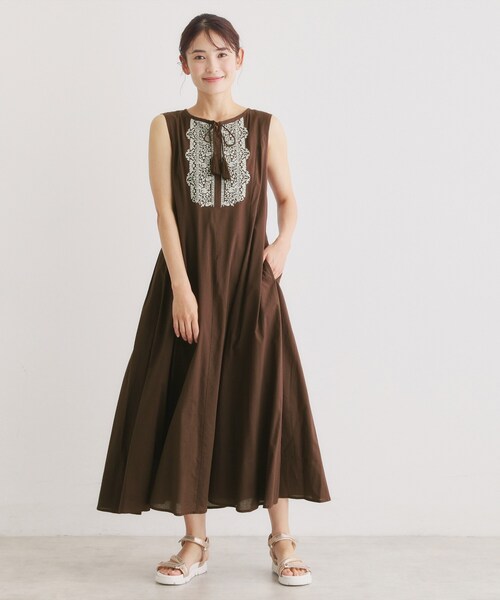 LAURA ASHLEY（ローラアシュレイ）の「【コットン100％】刺繍入りワンピース（ワンピース・レディース・ブルー/ブラック/ブラウン系・38/40）」の10枚目の写真