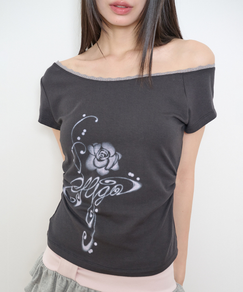 ILLIGO(イリゴ)の「セソフローラルワンショルダーシャーリングトップチャコール(Tシャツ/カットソー・レディース・その他・OS)」の3枚目の写真