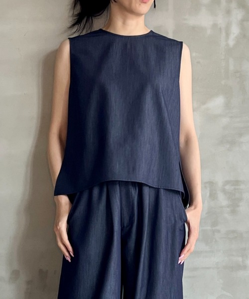 HELIOPOLE（エリオポール）の「DENIM SLEEVELESS BLOUSE / デニムスリーブレスシャツ（シャツ/ブラウス・レディース・ブルー/ダークブルー・38）」の2枚目の写真