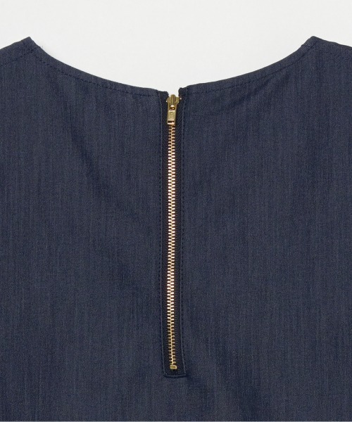 HELIOPOLE（エリオポール）の「DENIM SLEEVELESS BLOUSE / デニムスリーブレスシャツ（シャツ/ブラウス・レディース・ブルー/ダークブルー・38）」の5枚目の写真