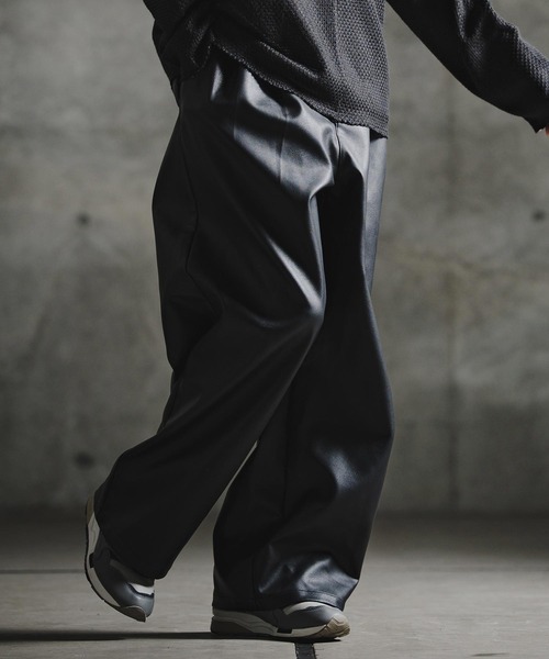 GLIMCLAP（グリムクラップ）の「mp15196-Synthetic Leather Baggy Trousers 合成皮革ワイドバギーパンツ(211-007-gla-cg)（その他パンツ・メンズ・ブラック・L/M/S）」の2枚目の写真