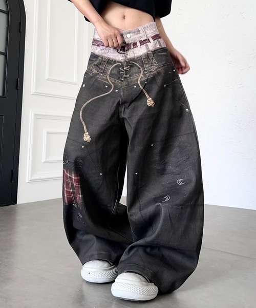 GEMEDA（ジェメダ）の「Y2kプリントデニムパンツ（デニムパンツ・レディース・ベージュ/ダークグレー・M/S）」の2枚目の写真