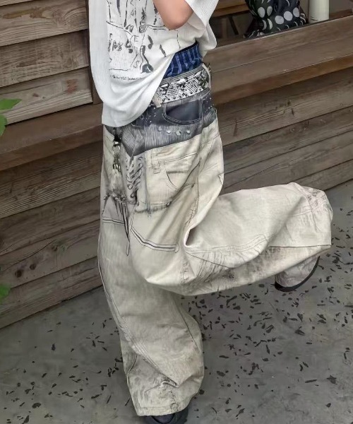 GEMEDA（ジェメダ）の「Y2kプリントデニムパンツ（デニムパンツ・レディース・ベージュ/ダークグレー・M/S）」の3枚目の写真