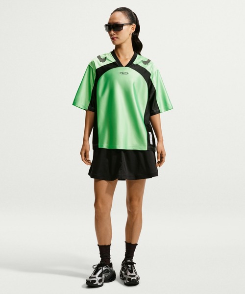 NIKE(ナイキ)の「ナイキ スポーツウェア ウィメンズ オーバーサイズド ジャージー / Nike Sportswear Women's Oversized Jersey IQ6138-336 Illusion Green(Tシャツ/カットソー・レディース・グリーン系その他・XS/XL/S/L/M)」の4枚目の写真