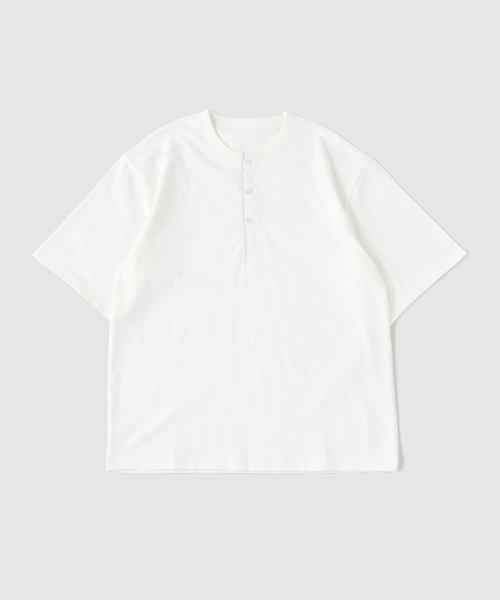 B.C STOCK(ベーセーストック)の「フレンチヘンリーネックTシャツ(Tシャツ/カットソー・メンズ・グレー/ホワイト/チャコールグレー・MEDIUM/LARGE)」の2枚目の写真